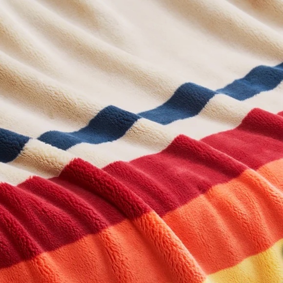 Pendleton Plush Throw - Picture 8 of 8